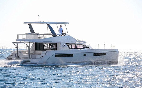 Аренда моторного катамарана Leopard 43 Powercat Estrella на Пхукете